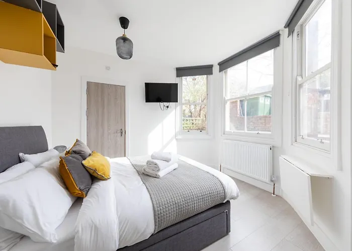 Double Ensuite Sleeps 2 Long Term Welcome With Garden View
