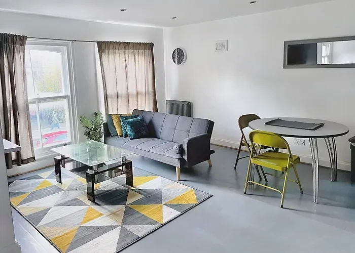 Lovely 2-Bedroom Serviced Apartment Greater London