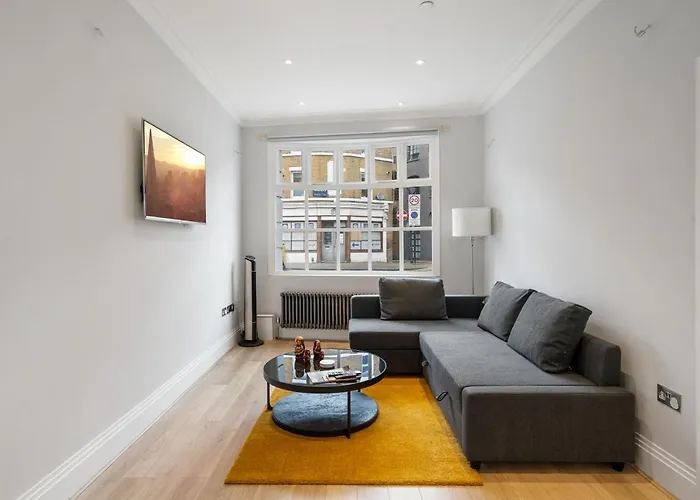 Modern Townhouse With Cinema Room In London Se1