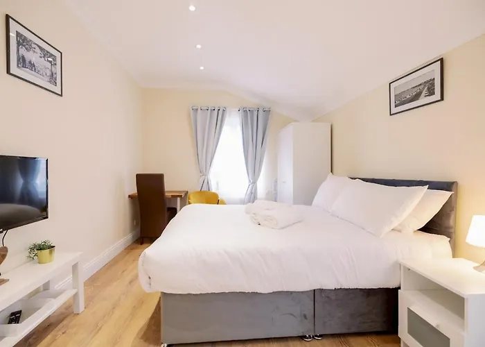 Pass The Keys Flat 3 And 4 Top Floor Comfy Two Studio Rooms
