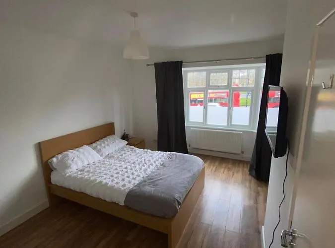 Guest House Clapham South Station By Pink Property Consultants