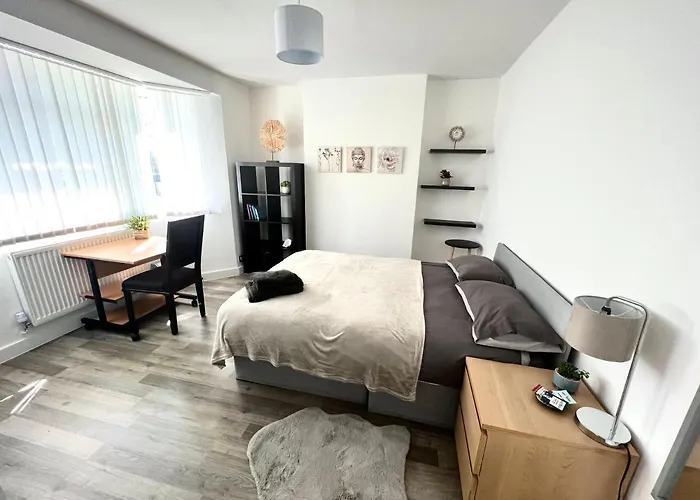 Modern Double Room With Fire Tv