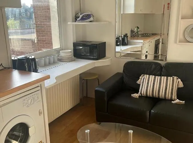 Lovely First Floor Flat-2