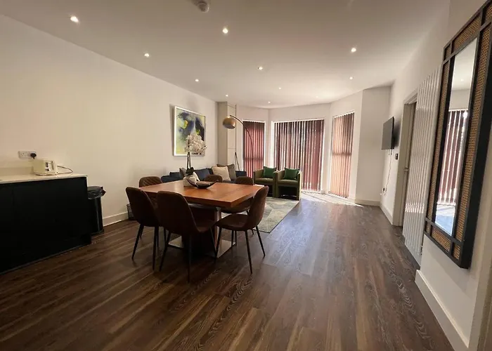 Star London Finchley Road 3-Bed Escape With Garden
