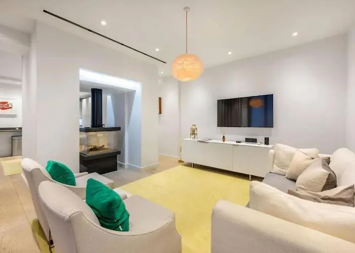 Posh 3 Bedroom Flat With Terrace And Indoor Fireplace In Mayfair, Near Hyde Park