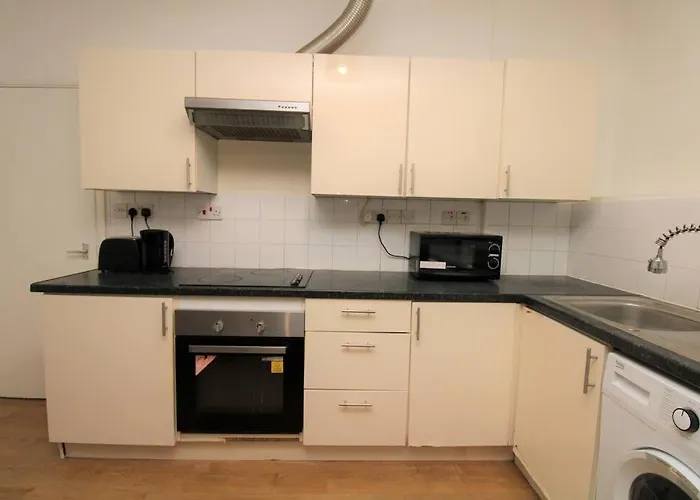 Ideal 2 Bed Flat Close To City