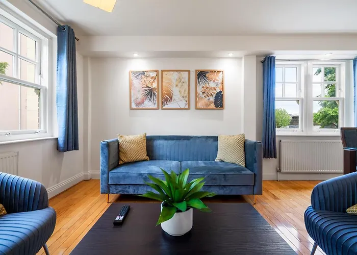 Terrific 2 Bed 2 Bath Apt With Gym & Roof Terrace -12 Mins From Central London