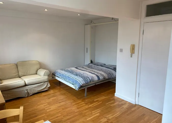 Central Flat In Putney