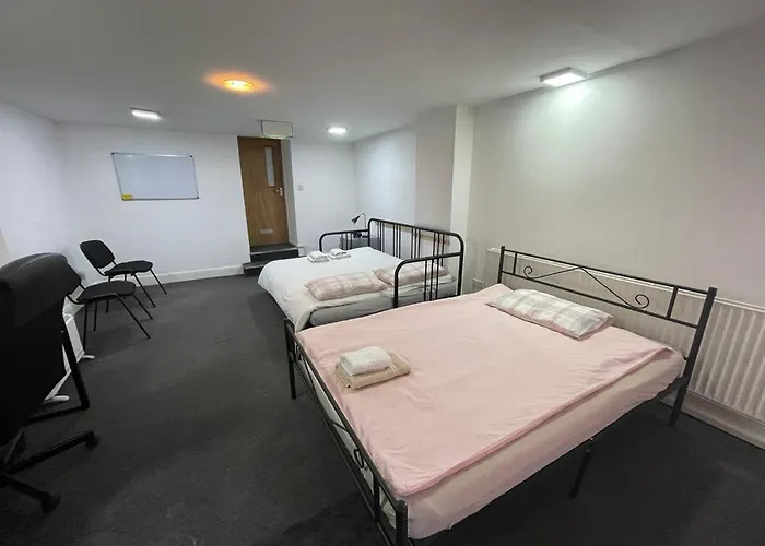 2 Mins To Euston Station, Triple Bedroom With Private Bathroom C