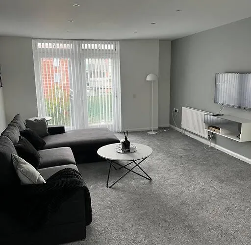 Spacious 1 Bedroom Rental Unit In West London
