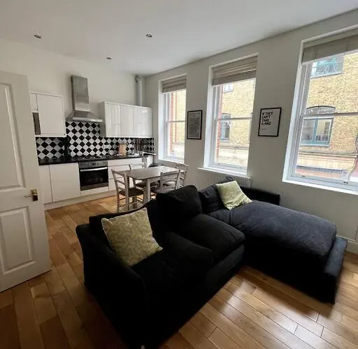 1-Bed Flat In Historic Camden