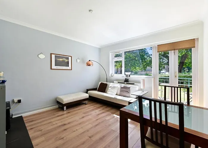 29 Smithwood Close