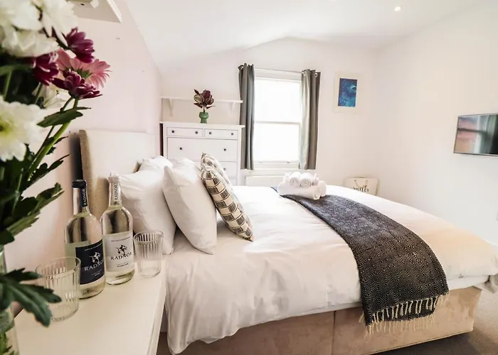 Modern & Spacious 1 Bedroom Clapham Junction Flat