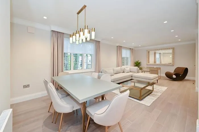 Ultra Luxury 3 Bed Mayfair Apartment