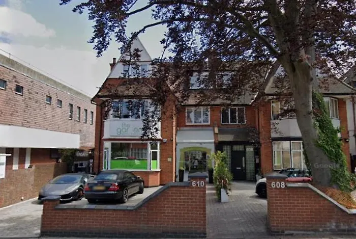 Peaceful Studio-Flat With Driveway In Golders Green