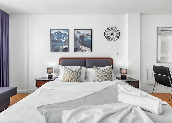 Modern Chic Piccadilly 1-Br Vr14