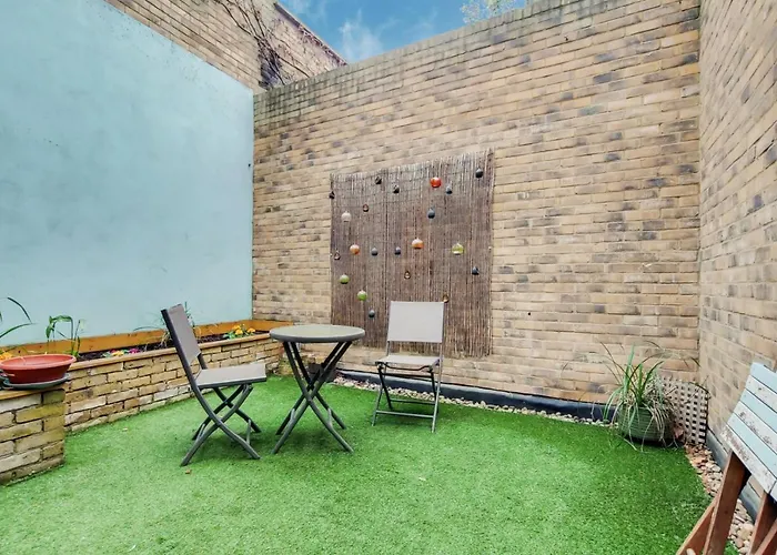 Spacious 2 Bed 2 Bath Kings Cross Apartment