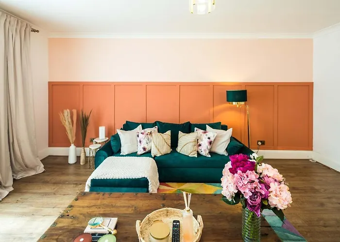 Charming Spacious 2Br Flat Near Station Plus Parking