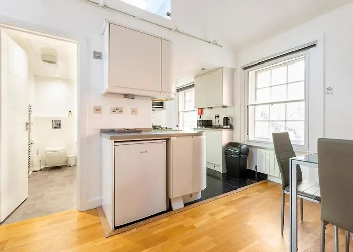 Beautiful 1 Bedroom Penthouse Flat