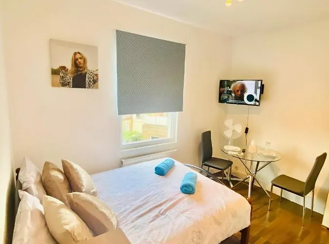 One Bed Studio Flat In Central London