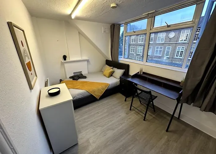 Incredible 2 Bedroom On Tower Bridge