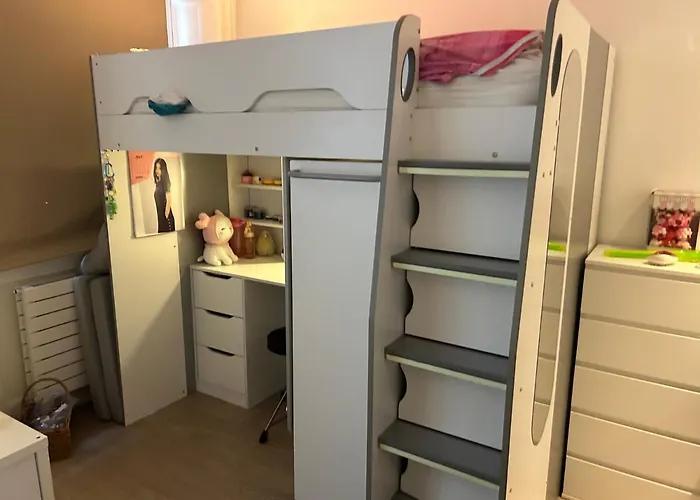Beautiful Double Room In A Central Location Next To Various Tube Stations With Breakfast And Yoga Options Available On Site