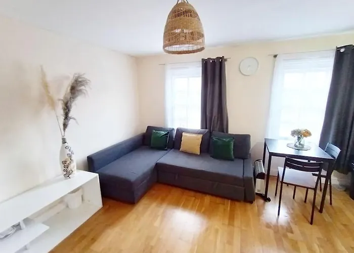1- Bedroom Flat In London, Sleeps 4, Good Transport Link
