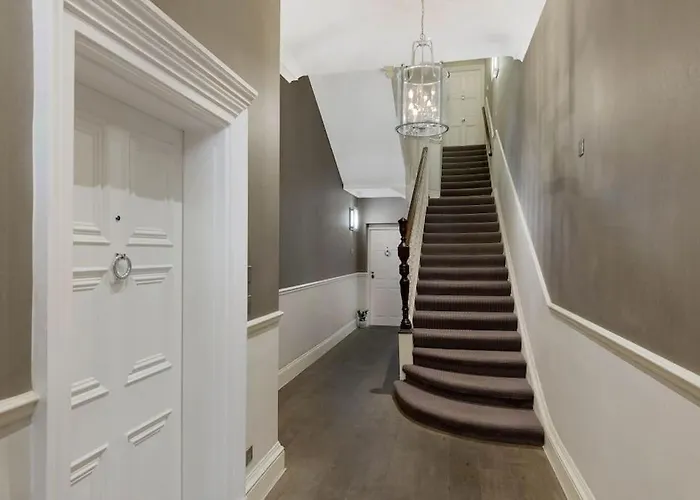 Wonderful Knightsbridge Apartment By Harrods