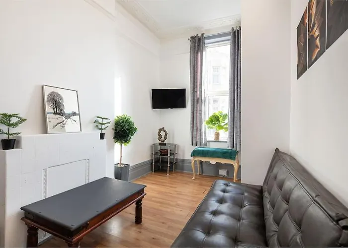 2A - Bright & Airy 2 Bed Flat - 20 Mins To Central