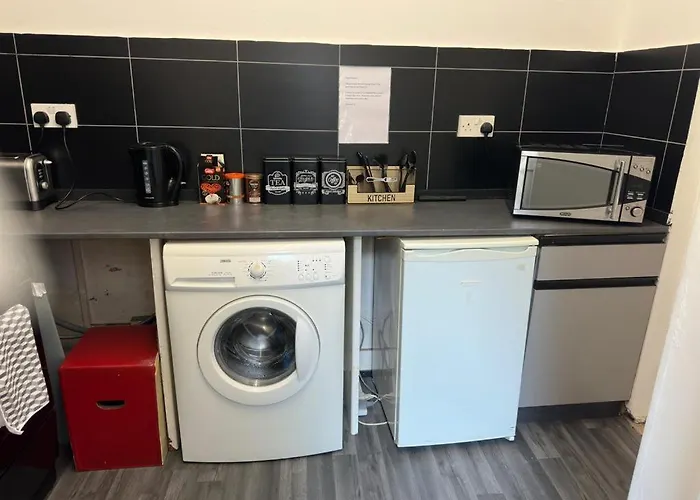 Central London Location, Close To Bars Restaurants And Train Stations