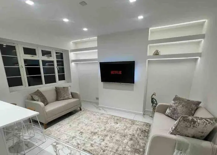 Premium Private Apartment Minutes To Central London