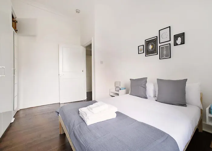 Maida Vale Modern Flat