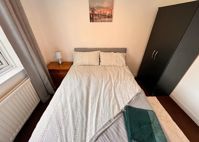 Neasden, Dollis Hill London Apartment Near Neasden Temple