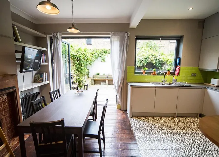 Fabulous Camberwell Home Z2