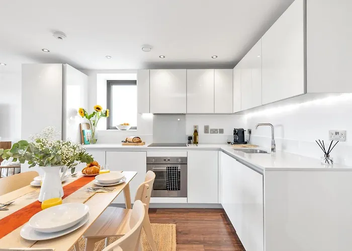 Modern Luxe Apt Just 10 Mins From Tower Bridge! Easy Access To Tube And Bus