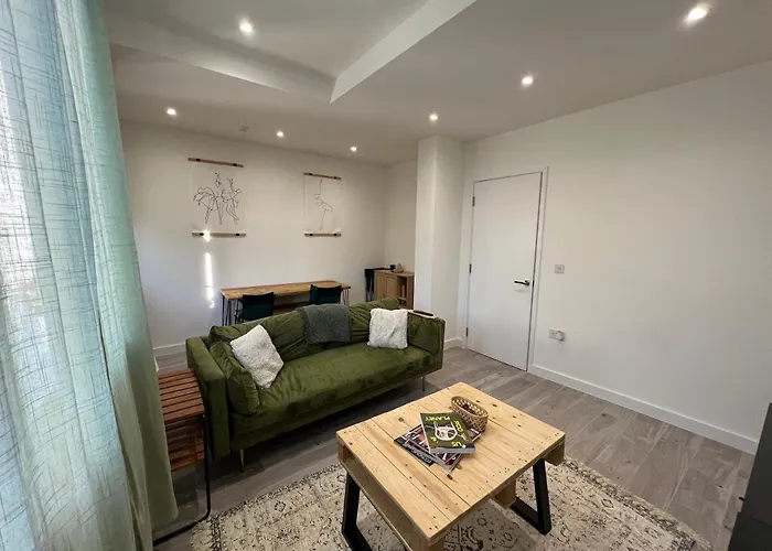 Lovely 1-Bedroom Flat With Patio