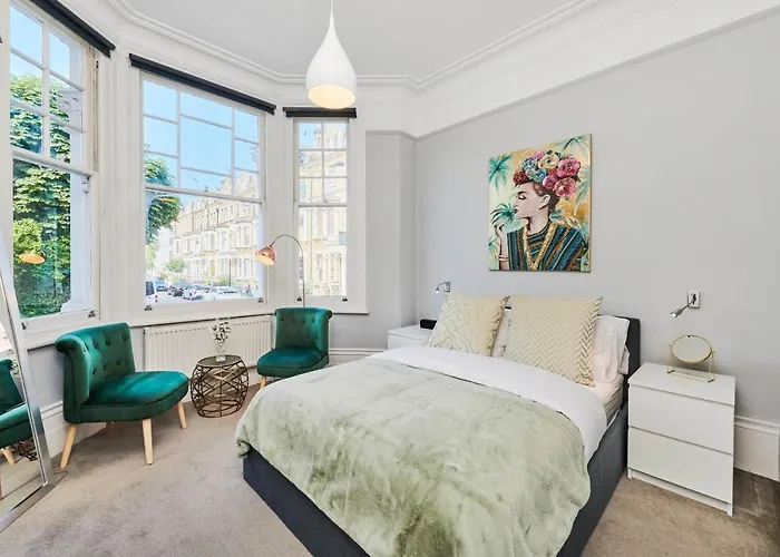 Stylish Garden Flat In Kensington Olympia