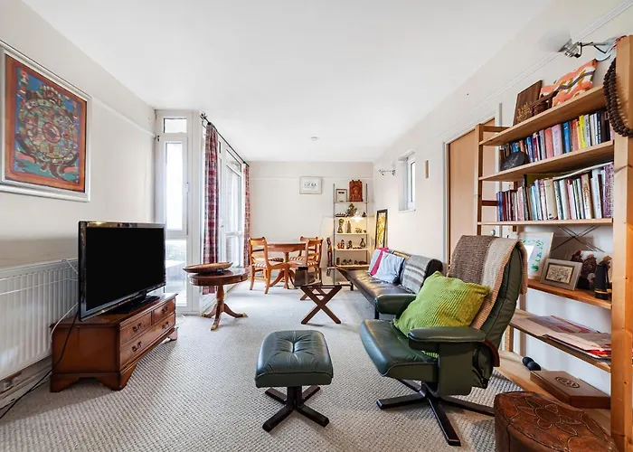 Modern Flat Wbalcony & City View, East London