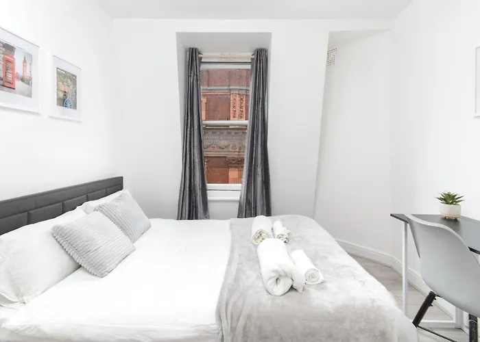 Trafalgar Square Apartment