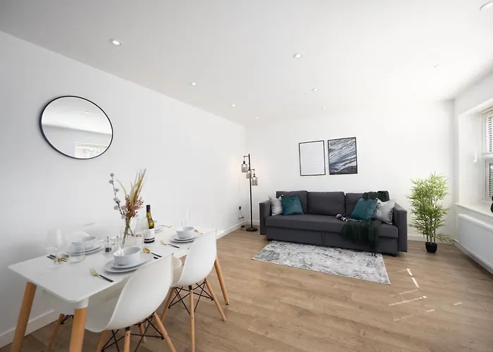 Contemporary 2-Bedroom Apartment