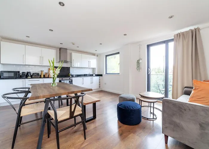 Arte Stays - 3-Bed 3-Bath Nordic Style Minimalistic Flat, Hackney Downs Station 2 Min Walk, Great Location, Parking, Weekly Or Monthly Stays, Serviced Accommodation - 6 People
