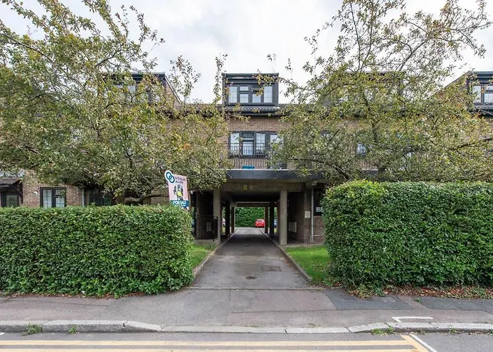 2 Bedroom Modern Urban Sanctuary 1Cc - Cherrydeal