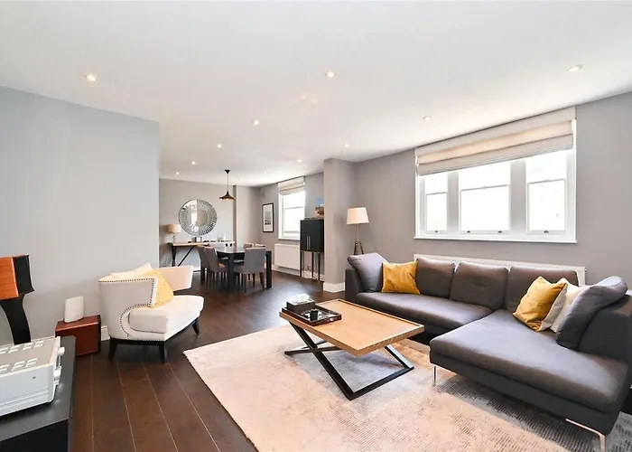 Large 3 Bedroom Covent Garden Apartment