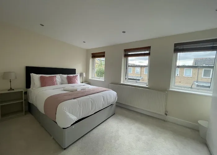 Second Nest Islington Town House