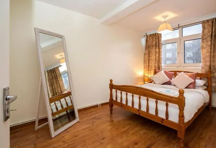 Spacious Room Near Central London With Smart Tv