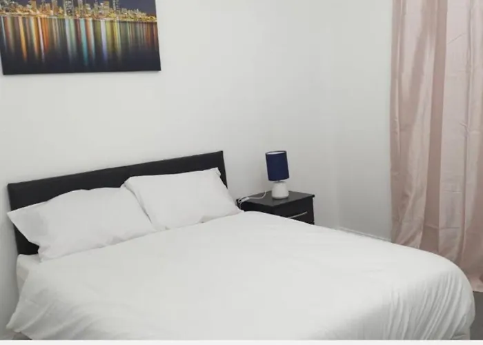 Lovely And Quiet 2 Bedroom Maisonette.Free Parking