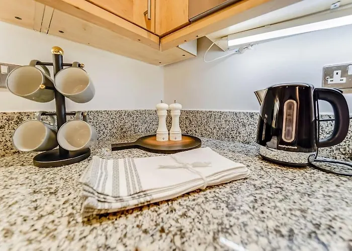 Spacious 1 Bedroom Apt Near Marble Arch