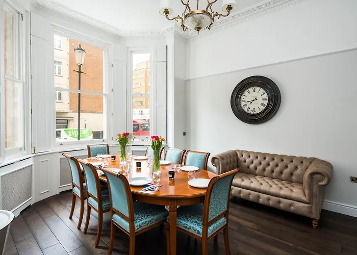 4 Bedroom House Up To 10 People At Heart Of Kensington And Chelsea