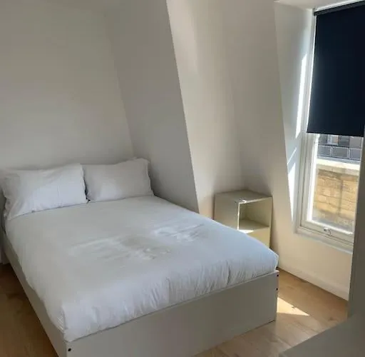Flat 5 Latchmere, 2 Bedroom, 1 And A Half Bathrooms Flat