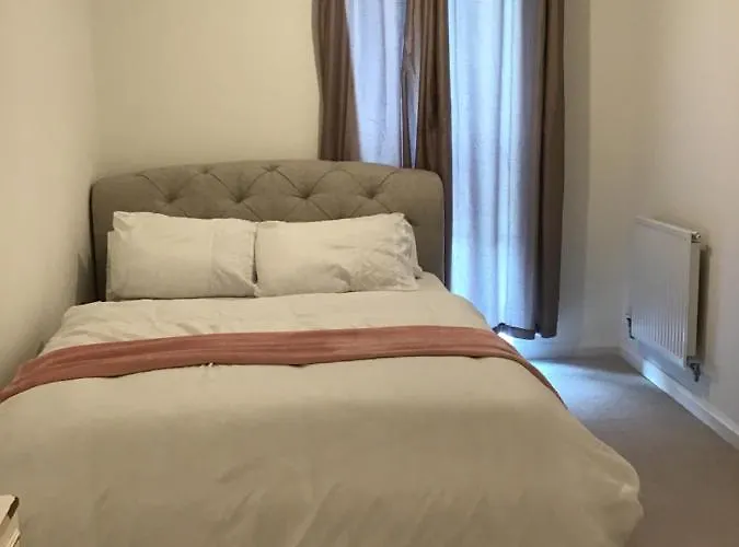 En-Suite Double Room In A Shared Apartment Close To Central London